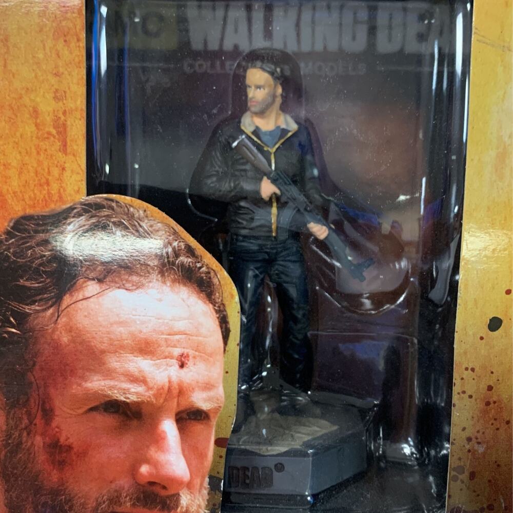 2015 AMC The Walking Dead Eaglemoss Collectors 4” Models Rick Grimes Fig… - Picture 2 of 6